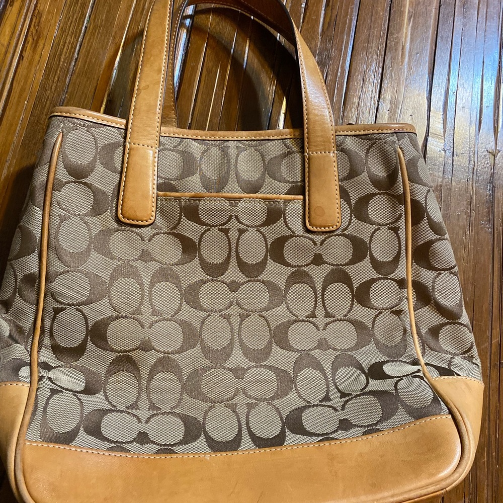 COACH IOJ-6092 AUTHENTIC SIGNATURE HANDBAG✨